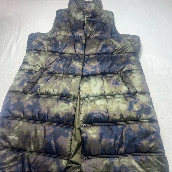 zuda Jackets & Blazers - Zuda Camouflage Puffer‎  Vest
